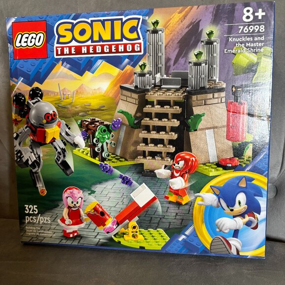 LEGO Sonic the Hedgehog 76998 Knuckles & Master Emerald Shrine Set (325 pcs) - Picture 2 of 5